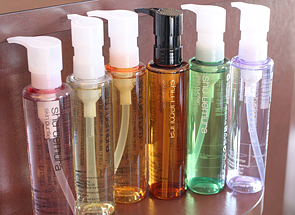 富士市の美容室ショコラで取り扱うshu uemura化粧品の写真