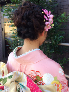 成人式の着付けとヘアメイクもお任せください。