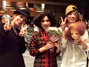 静岡県富士市の美容院ショコラ、コンテスト中のモデルさんとスタッフの写真