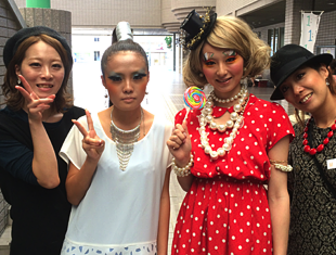 ショコラのコンテスト中のモデルさんとスタッフの写真