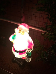 ショコラの店頭のショコラサンタの画像