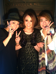 モデルさんとショコラのスタッフで記念撮影☆