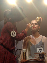 富士市美容室ショコラ絢美のメイク風景の写真