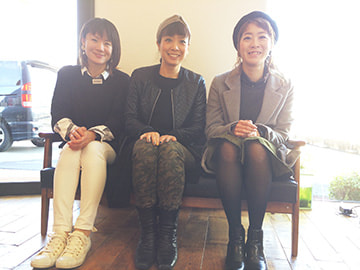 富士市美容室ショコラのお誕生日のスタッフ集合写真